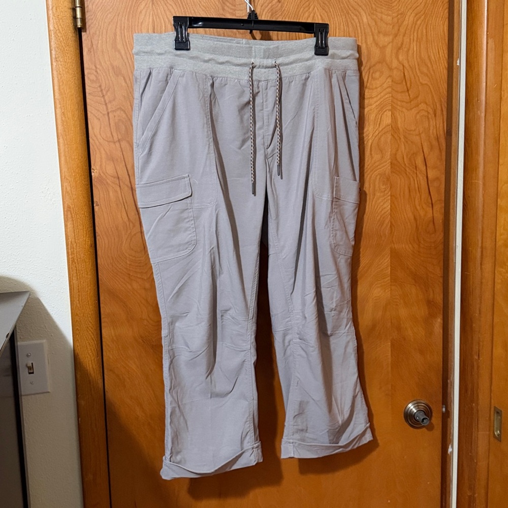 Columbia khaki Gray Cargo capri Pants size xl